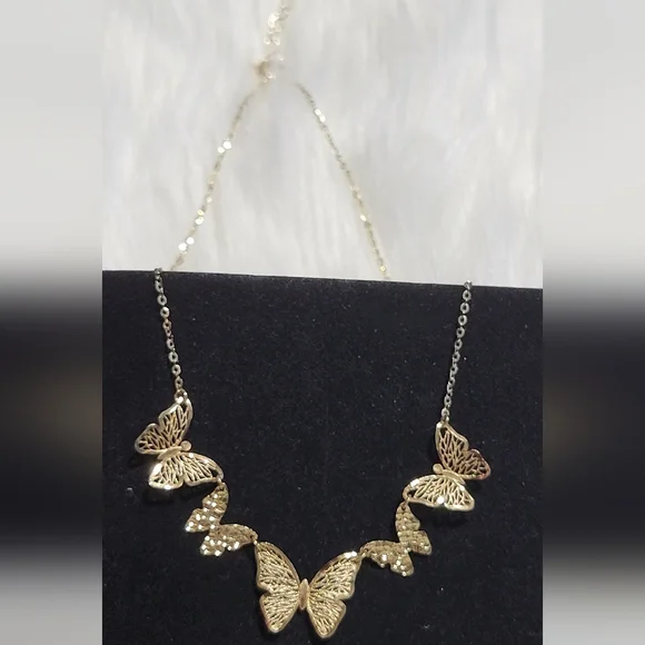 Japan Gold 18K Butterfly Necklace - Picture 3 of 10